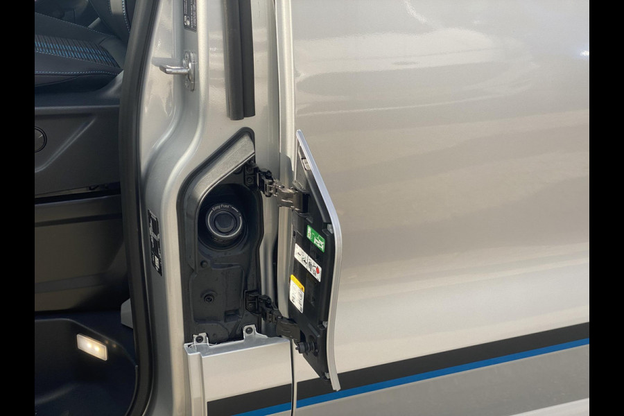 Ford Transit Custom 320 2.5 PHEV L2H1 Sport DC Zuid | 0,99% Renteactie | 233pk | Dubbele Cabine | Dubbele zijschuifdeur | Inklapbare trekhaak | 19 inch lichtmetalen Sport velgen (mat zwart) | Verwarmbaar stuurwiel | Navigatie systeem
