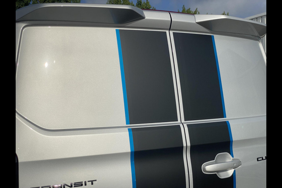 Ford Transit Custom 320 2.5 PHEV L2H1 Sport DC Zuid | 0,99% Renteactie | 233pk | Dubbele Cabine | Dubbele zijschuifdeur | Inklapbare trekhaak | 19 inch lichtmetalen Sport velgen (mat zwart) | Verwarmbaar stuurwiel | Navigatie systeem