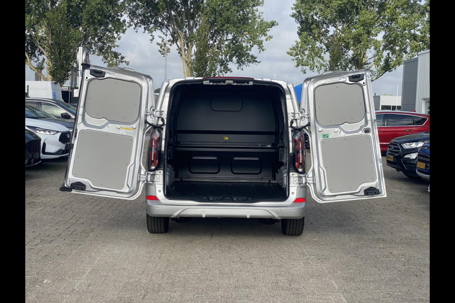 Ford Transit Custom 320 2.5 PHEV L2H1 Sport DC Zuid | 0,99% Renteactie | 233pk | Dubbele Cabine | Dubbele zijschuifdeur | Inklapbare trekhaak | 19 inch lichtmetalen Sport velgen (mat zwart) | Verwarmbaar stuurwiel | Navigatie systeem