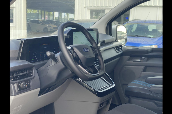 Ford Transit Custom 320 2.5 PHEV L2H1 Sport DC Zuid | 0,99% Renteactie | 233pk | Dubbele Cabine | Dubbele zijschuifdeur | Inklapbare trekhaak | 19 inch lichtmetalen Sport velgen (mat zwart) | Verwarmbaar stuurwiel | Navigatie systeem