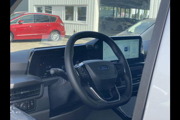 Ford Transit Custom 320 2.5 PHEV L2H1 Sport DC Zuid | 0,99% Renteactie | 233pk | Dubbele Cabine | Dubbele zijschuifdeur | Inklapbare trekhaak | 19 inch lichtmetalen Sport velgen (mat zwart) | Verwarmbaar stuurwiel | Navigatie systeem
