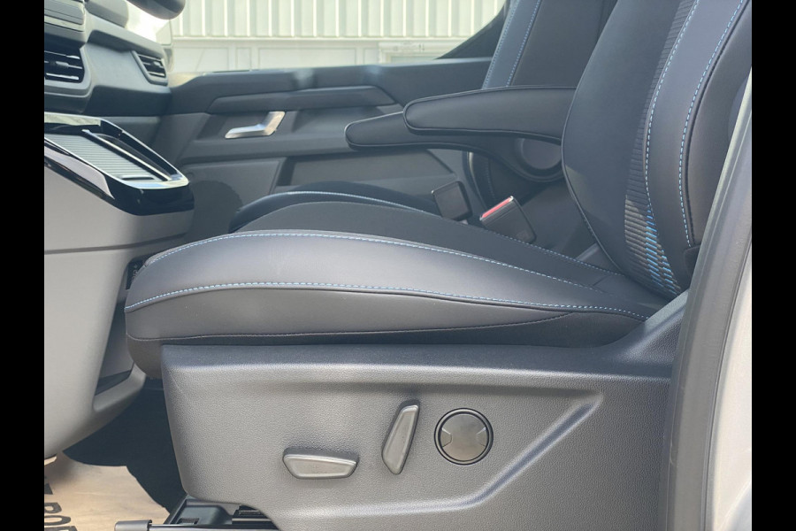 Ford Transit Custom 320 2.5 PHEV L2H1 Sport DC Zuid | 0,99% Renteactie | 233pk | Dubbele Cabine | Dubbele zijschuifdeur | Inklapbare trekhaak | 19 inch lichtmetalen Sport velgen (mat zwart) | Verwarmbaar stuurwiel | Navigatie systeem