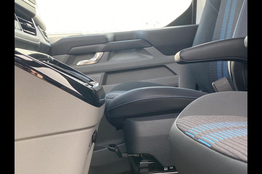 Ford Transit Custom 320 2.5 PHEV L2H1 Sport DC Zuid | 0,99% Renteactie | 233pk | Dubbele Cabine | Dubbele zijschuifdeur | Inklapbare trekhaak | 19 inch lichtmetalen Sport velgen (mat zwart) | Verwarmbaar stuurwiel | Navigatie systeem