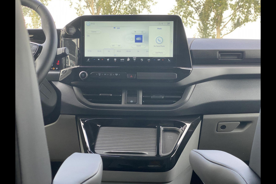 Ford Transit Custom 320 2.5 PHEV L2H1 Sport DC Zuid | 0,99% Renteactie | 233pk | Dubbele Cabine | Dubbele zijschuifdeur | Inklapbare trekhaak | 19 inch lichtmetalen Sport velgen (mat zwart) | Verwarmbaar stuurwiel | Navigatie systeem