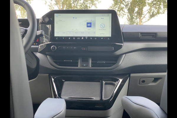 Ford Transit Custom 320 2.5 PHEV L2H1 Sport DC Zuid | 0,99% Renteactie | 233pk | Dubbele Cabine | Dubbele zijschuifdeur | Inklapbare trekhaak | 19 inch lichtmetalen Sport velgen (mat zwart) | Verwarmbaar stuurwiel | Navigatie systeem