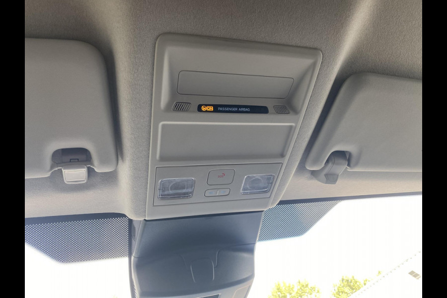 Ford Transit Custom 320 2.5 PHEV L2H1 Sport DC Zuid | 0,99% Renteactie | 233pk | Dubbele Cabine | Dubbele zijschuifdeur | Inklapbare trekhaak | 19 inch lichtmetalen Sport velgen (mat zwart) | Verwarmbaar stuurwiel | Navigatie systeem