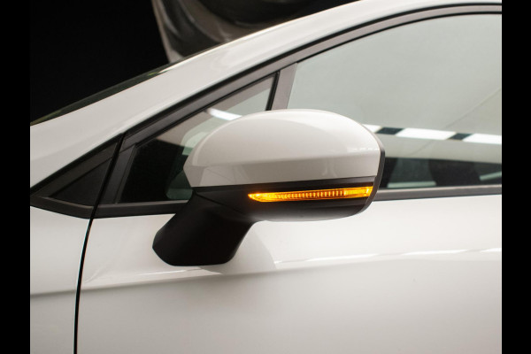 Renault Clio 1.0 TCe Zen Sport (APPLE CARPLAY,NAVI,LED,CRUISE,PDC,DAB,BLUETOOTH,LANE ASSIST,LM VELGEN,NIEUWE APK,NETTE STAAT)