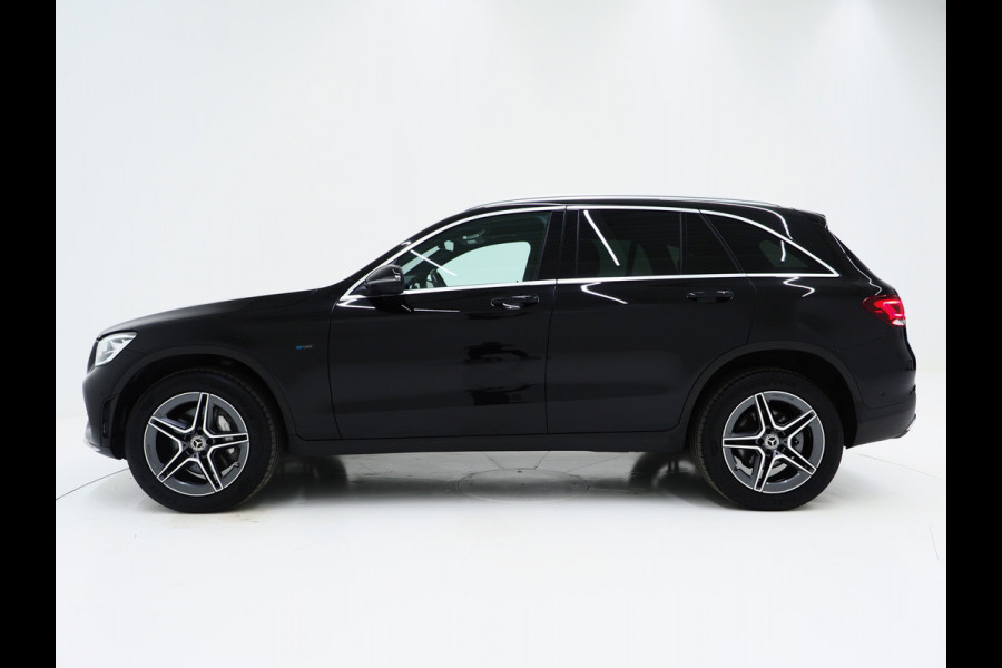 Mercedes-Benz GLC 300e 4MATIC AMG | Panoramadak | Trekhaak | Camera | Cruise | DAB | Stoelverwarming