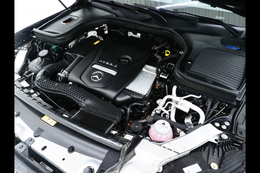 Mercedes-Benz GLC 300e 4MATIC AMG | Panoramadak | Trekhaak | Camera | Cruise | DAB | Stoelverwarming