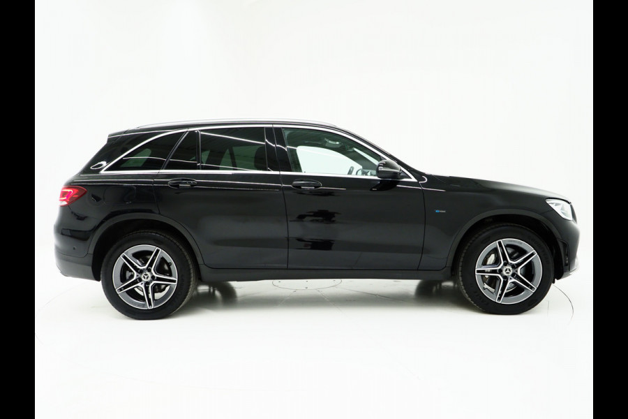 Mercedes-Benz GLC 300e 4MATIC AMG | Panoramadak | Trekhaak | Camera | Cruise | DAB | Stoelverwarming