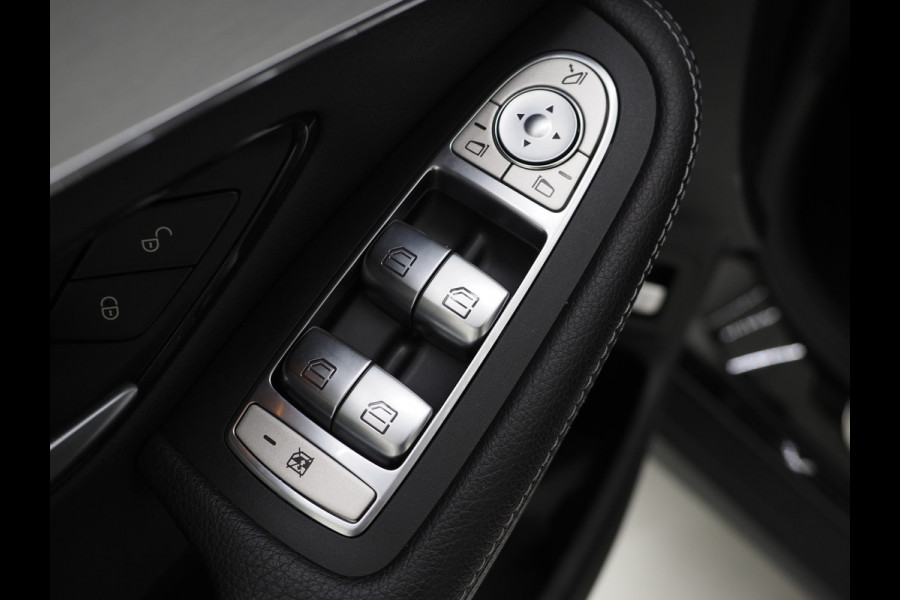 Mercedes-Benz GLC 300e 4MATIC AMG | Panoramadak | Trekhaak | Camera | Cruise | DAB | Stoelverwarming