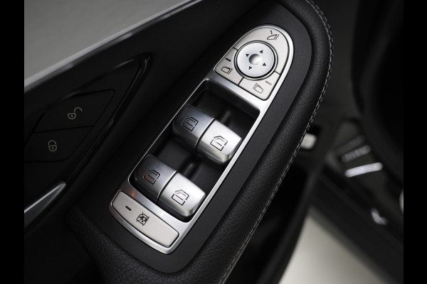 Mercedes-Benz GLC 300e 4MATIC AMG | Panoramadak | Trekhaak | Camera | Cruise | DAB | Stoelverwarming