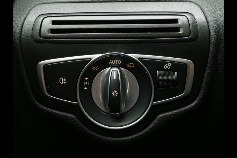 Mercedes-Benz GLC 300e 4MATIC AMG | Panoramadak | Trekhaak | Camera | Cruise | DAB | Stoelverwarming
