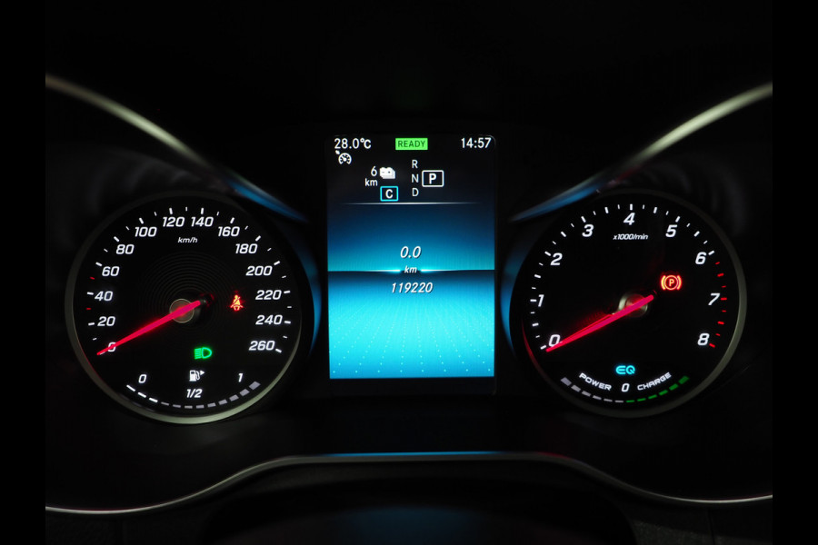 Mercedes-Benz GLC 300e 4MATIC AMG | Panoramadak | Trekhaak | Camera | Cruise | DAB | Stoelverwarming