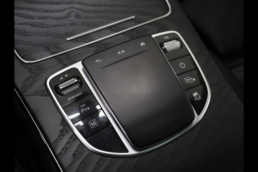 Mercedes-Benz GLC 300e 4MATIC AMG | Panoramadak | Trekhaak | Camera | Cruise | DAB | Stoelverwarming