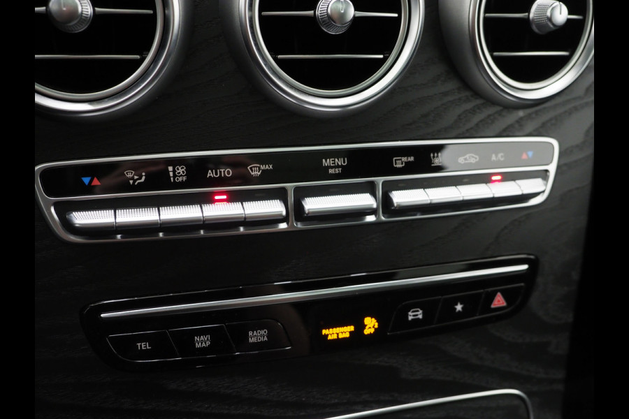 Mercedes-Benz GLC 300e 4MATIC AMG | Panoramadak | Trekhaak | Camera | Cruise | DAB | Stoelverwarming