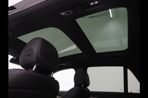 Mercedes-Benz GLC 300e 4MATIC AMG | Panoramadak | Trekhaak | Camera | Cruise | DAB | Stoelverwarming