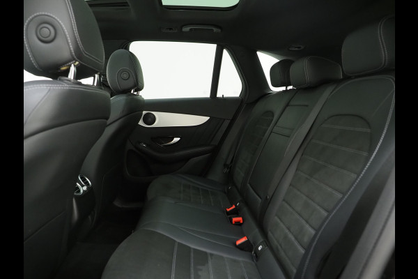 Mercedes-Benz GLC 300e 4MATIC AMG | Panoramadak | Trekhaak | Camera | Cruise | DAB | Stoelverwarming