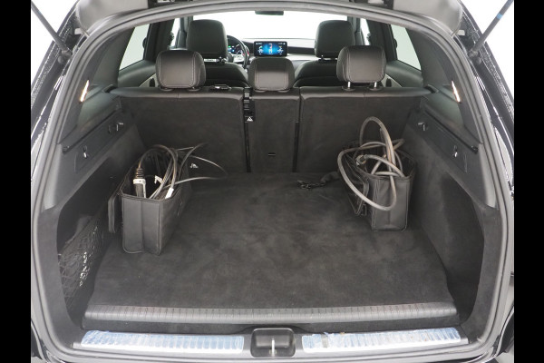 Mercedes-Benz GLC 300e 4MATIC AMG | Panoramadak | Trekhaak | Camera | Cruise | DAB | Stoelverwarming