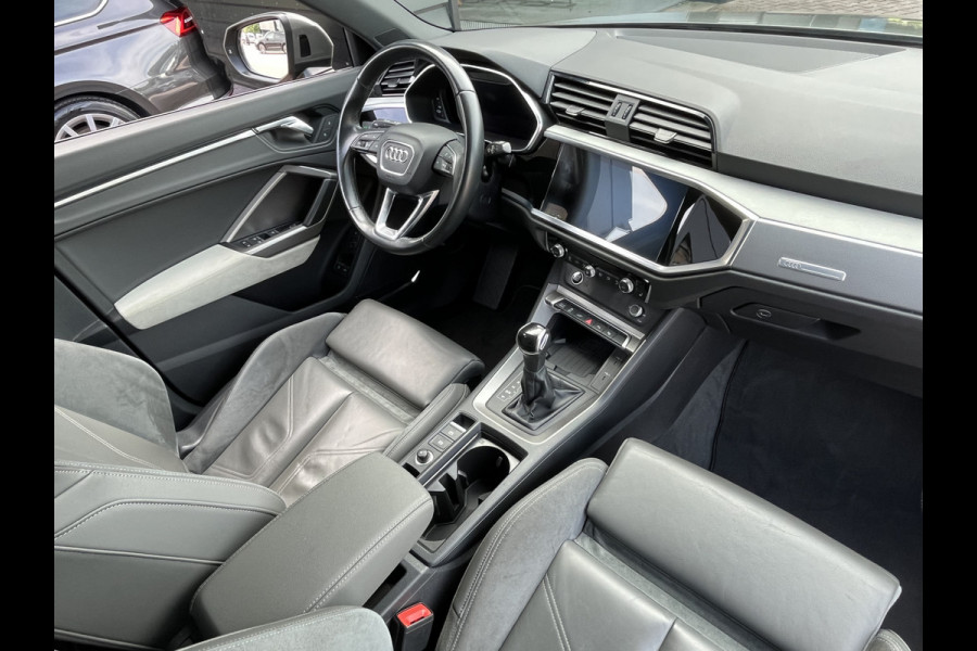 Audi Q3 45 TFSI e S edition 245PK PHEV | Matrix | Trekhaak | Zwart optiek | Leder | Stoelverwarming |  Elekt. stoelen | Virtual |