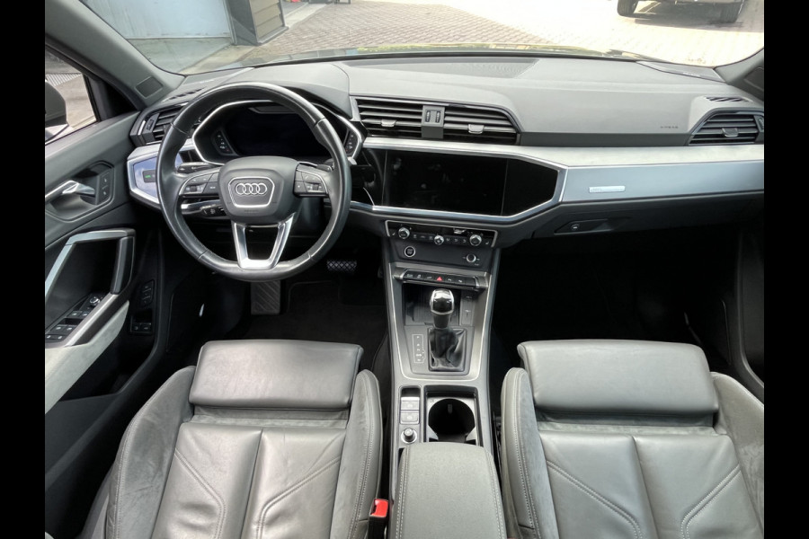 Audi Q3 45 TFSI e S edition 245PK PHEV | Matrix | Trekhaak | Zwart optiek | Leder | Stoelverwarming |  Elekt. stoelen | Virtual |