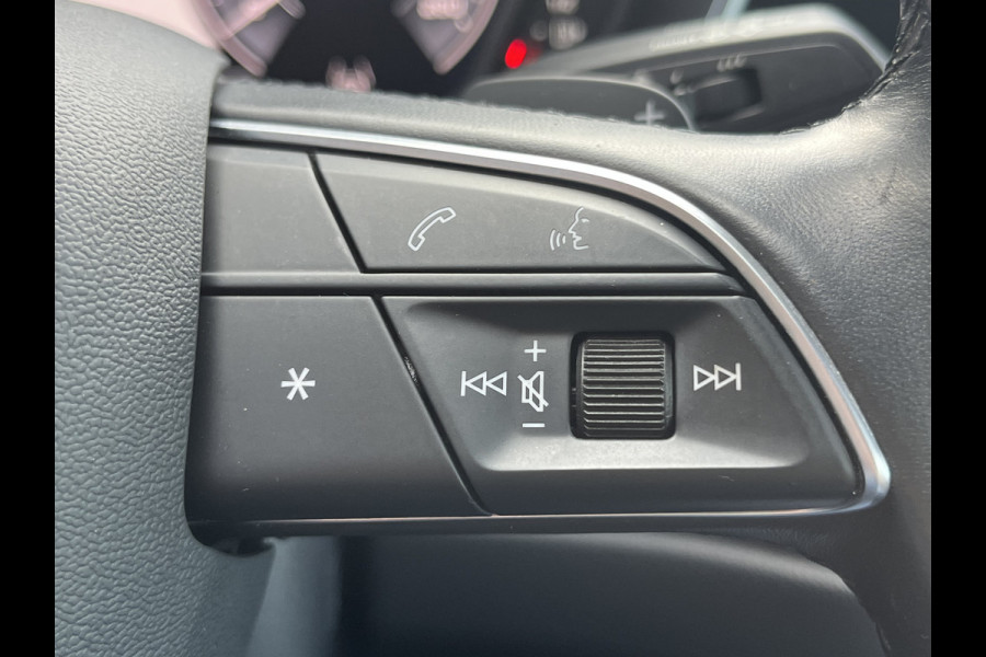 Audi Q3 45 TFSI e S edition 245PK PHEV | Matrix | Trekhaak | Zwart optiek | Leder | Stoelverwarming |  Elekt. stoelen | Virtual |