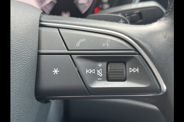 Audi Q3 45 TFSI e S edition 245PK PHEV | Matrix | Trekhaak | Zwart optiek | Leder | Stoelverwarming |  Elekt. stoelen | Virtual |
