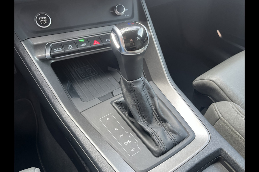 Audi Q3 45 TFSI e S edition 245PK PHEV | Matrix | Trekhaak | Zwart optiek | Leder | Stoelverwarming |  Elekt. stoelen | Virtual |