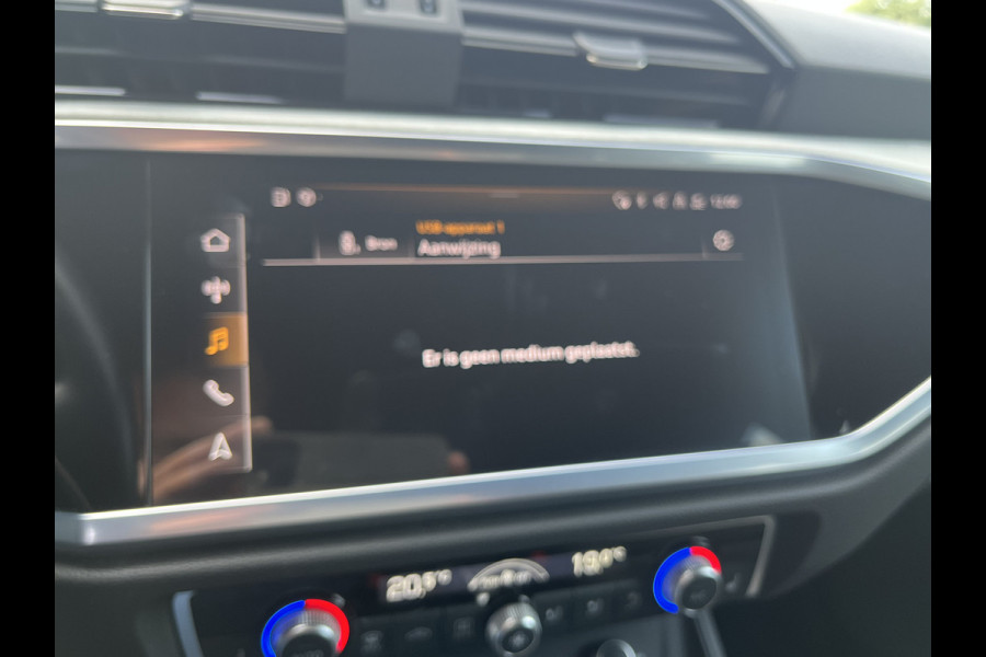 Audi Q3 45 TFSI e S edition 245PK PHEV | Matrix | Trekhaak | Zwart optiek | Leder | Stoelverwarming |  Elekt. stoelen | Virtual |