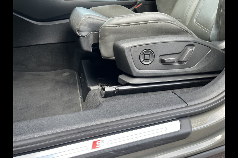 Audi Q3 45 TFSI e S edition 245PK PHEV | Matrix | Trekhaak | Zwart optiek | Leder | Stoelverwarming |  Elekt. stoelen | Virtual |