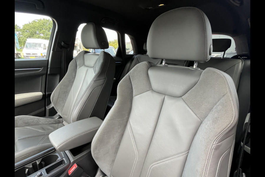 Audi Q3 45 TFSI e S edition 245PK PHEV | Matrix | Trekhaak | Zwart optiek | Leder | Stoelverwarming |  Elekt. stoelen | Virtual |