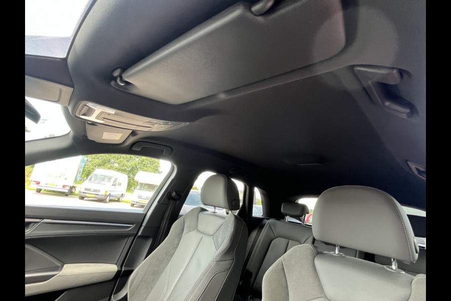 Audi Q3 45 TFSI e S edition 245PK PHEV | Matrix | Trekhaak | Zwart optiek | Leder | Stoelverwarming |  Elekt. stoelen | Virtual |