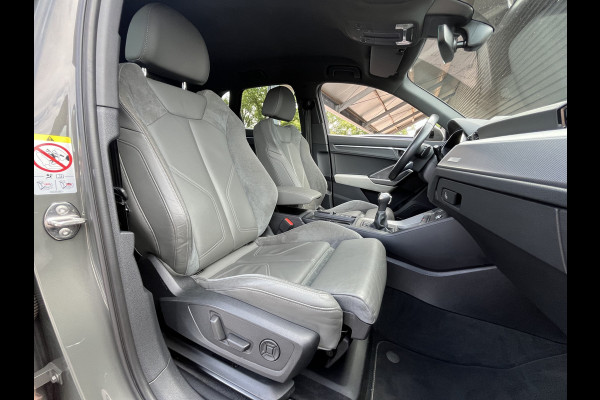 Audi Q3 45 TFSI e S edition 245PK PHEV | Matrix | Trekhaak | Zwart optiek | Leder | Stoelverwarming |  Elekt. stoelen | Virtual |