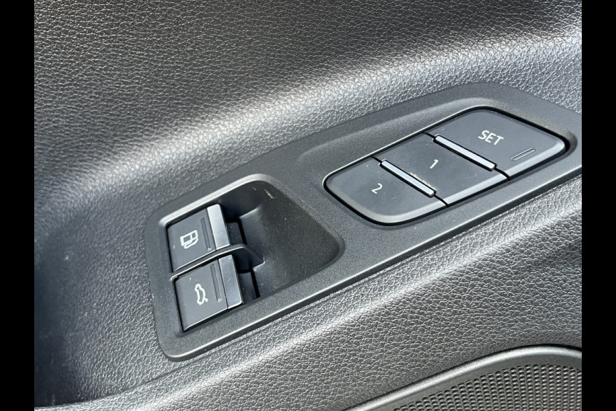 Audi Q3 45 TFSI e S edition 245PK PHEV | Matrix | Trekhaak | Zwart optiek | Leder | Stoelverwarming |  Elekt. stoelen | Virtual |