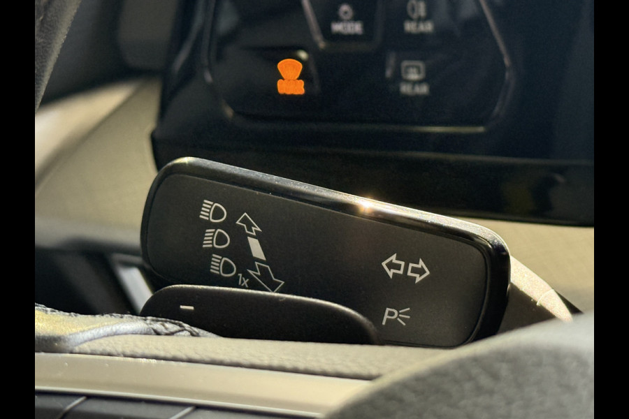Volkswagen Golf 1.0 eTSI Life Business | Camera | Stoel/Stuurverw. | Apple Carplay | LED | Navi