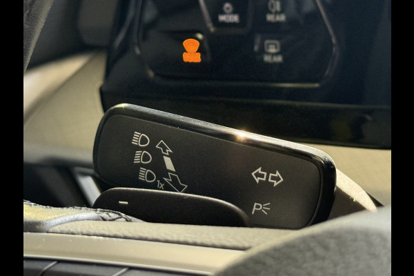 Volkswagen Golf 1.0 eTSI Life Business | Camera | Stoel/Stuurverw. | Apple Carplay | LED | Navi