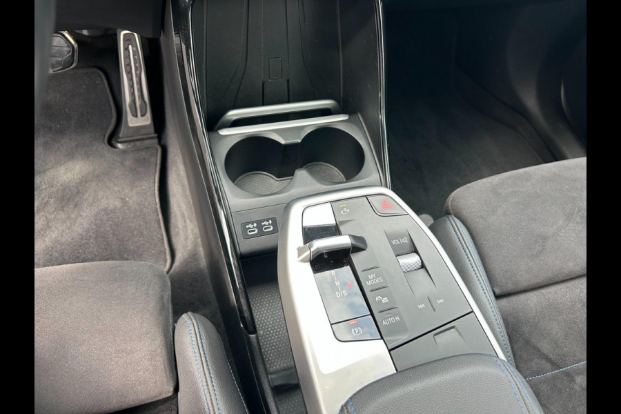 BMW 2 Serie Active Tourer 225e xDrive M-Pakket | HARMAN KARDON | TREKHAAK | PANO | BOMVOL | APK T/M 17-1-2027 | FABRIEKSGARANTIE
