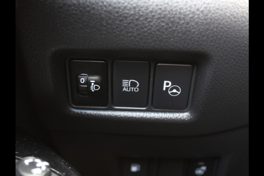 Toyota C-HR 1.8 Hybrid Bi-Tone CLIMATE | ADAPCRUISE | NAVI | PDCV+A | VERW.STOELEN | AFNB.TREH | LMV | CAMERA