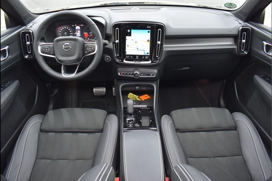 Volvo XC40 1.5 T4 Recharge R-Design 211 Pk Pano Trekhaak Keyless 19 Inch