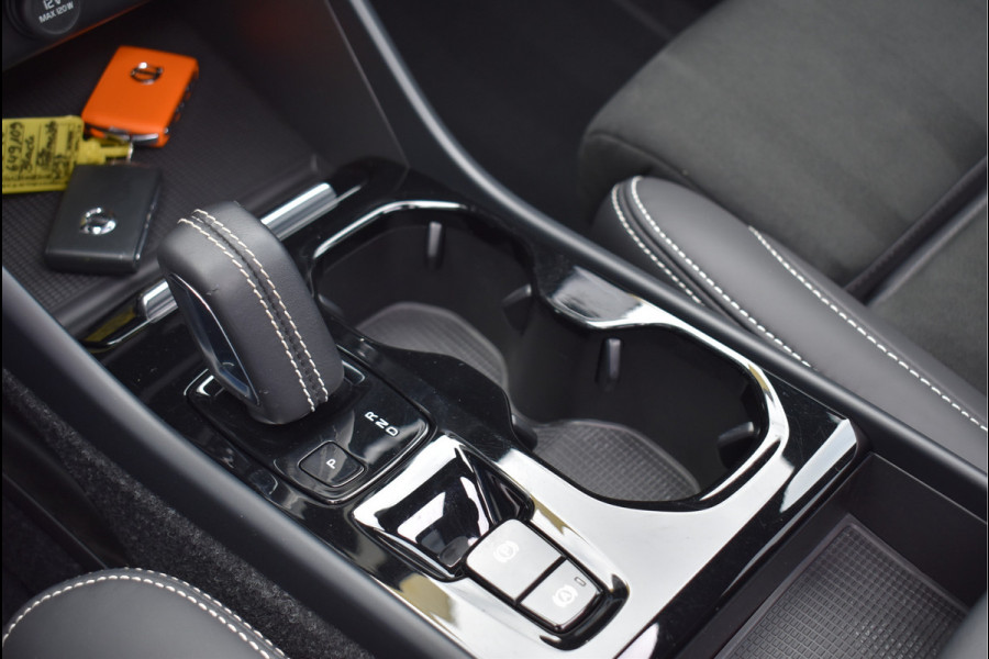 Volvo XC40 1.5 T4 Recharge R-Design 211 Pk Pano Trekhaak Keyless 19 Inch