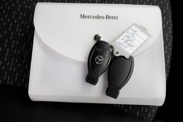 Mercedes-Benz Vito 114 CDI 136pk Compact 9G Automaat 2x Schuifdeur/LED/Camera/Navi/Inrichting 05-2022
