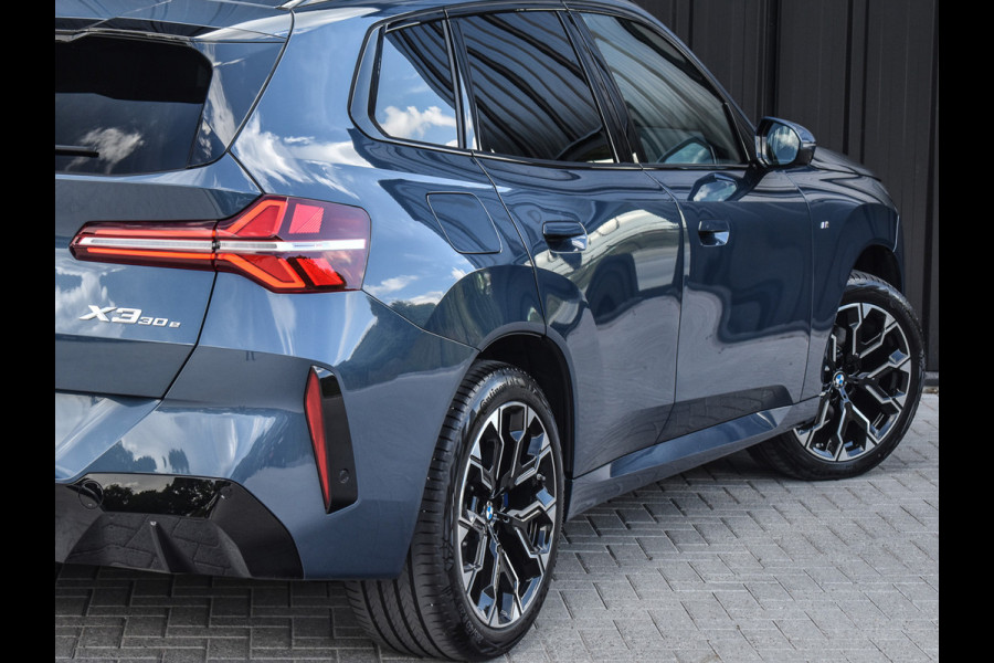 BMW X3 30e xDRIVE M-SPORT | PANORAMADAK | ADAPTIVE SUSPENSION | COMFORT ACCESS | ELEKTR. VERSTELBARE STOELEN | HEAD UP DISPLAY | STOEL-