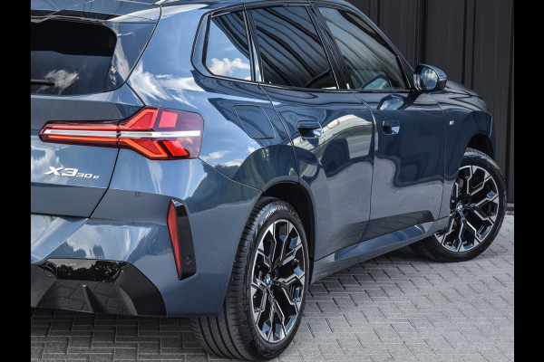BMW X3 30e xDRIVE M-SPORT | PANORAMADAK | ADAPTIVE SUSPENSION | COMFORT ACCESS | ELEKTR. VERSTELBARE STOELEN | HEAD UP DISPLAY | STOEL-