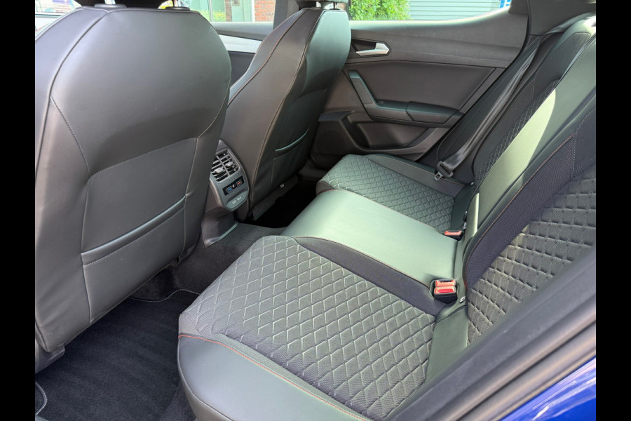 Seat Leon 1.5 eTSI FR Launch Edition - Automaat - Panoramadak- Navi - Org.NL