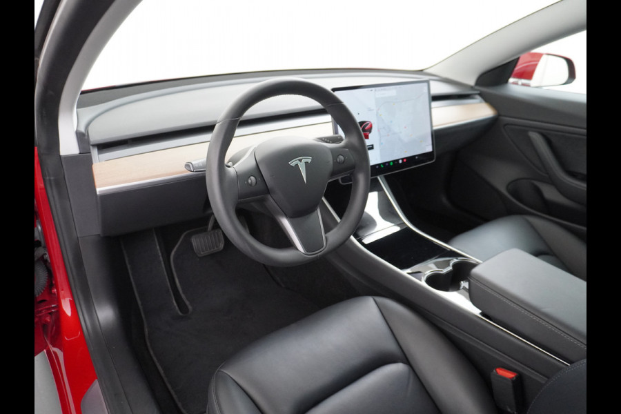 Tesla Model 3 Long Range AWD 75kWh 463PK **Trekhaak**  SOH 89% Lmv FSD-3 Computer Premium Audio AutoPilot Panoramadak Camera's Leer Adaptive-C 4WD Stoel en achterbank verwarming Elektr.Stoelen+Memory+Easy-Entry WiFi 1e Eigenaar Origineel Nederlandse Auto Garantie op Accu/Motor tot 29-06-2028/192.000km