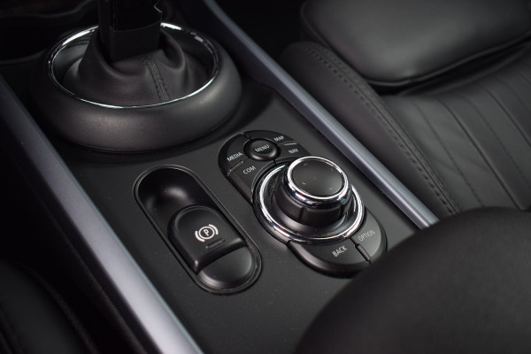 MINI Clubman 2.0 Cooper S John Cooper Works | Yours | Apple CarPlay | Leer | Stuur en- Stoelverwarming