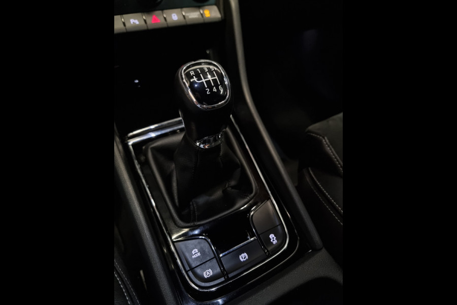 Škoda Kodiaq 1.5 TSI Sportline Business navi | trekhaak | dealer onderhouden | stoel en stuurverwarming | sportint