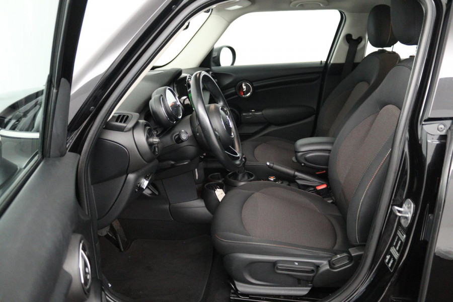 MINI Mini 1.5 One Pepper (NAVIGATIE, PARKEERSENSOREN, CRUISE CONTROL, AUTOMAAT, SFEERVERLICHTING, DEALER ONDERHOUDEN)