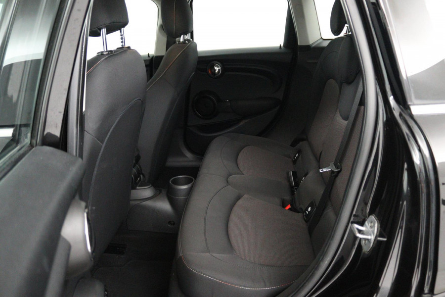 MINI Mini 1.5 One Pepper (NAVIGATIE, PARKEERSENSOREN, CRUISE CONTROL, AUTOMAAT, SFEERVERLICHTING, DEALER ONDERHOUDEN)