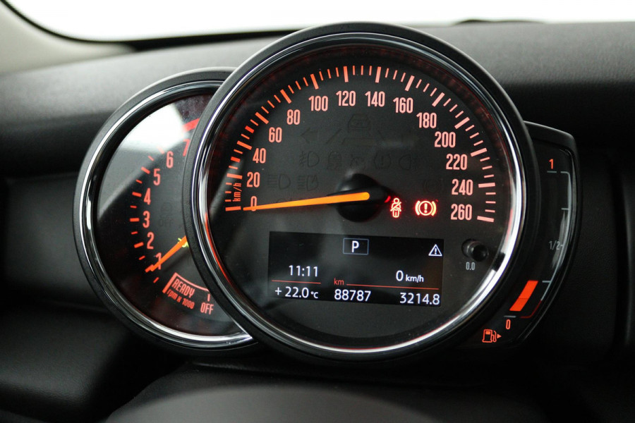 MINI Mini 1.5 One Pepper (NAVIGATIE, PARKEERSENSOREN, CRUISE CONTROL, AUTOMAAT, SFEERVERLICHTING, DEALER ONDERHOUDEN)
